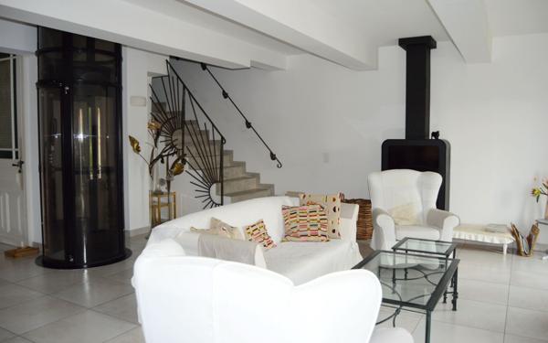 Maison à vendre    7 pièces •  Poussan