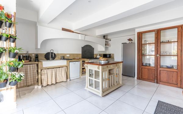 Maison à vendre    7 pièces •  Poussan