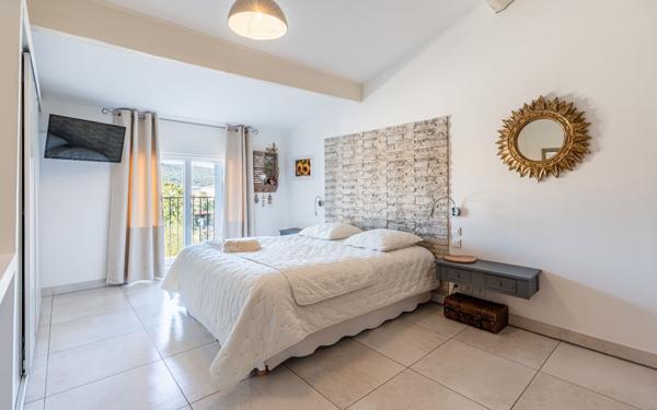 Maison à vendre    7 pièces •  Poussan