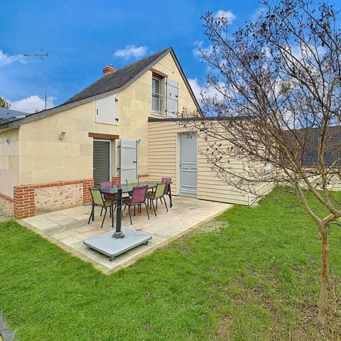 Maison à vendre à Longue Jumelles centre bourg à pied