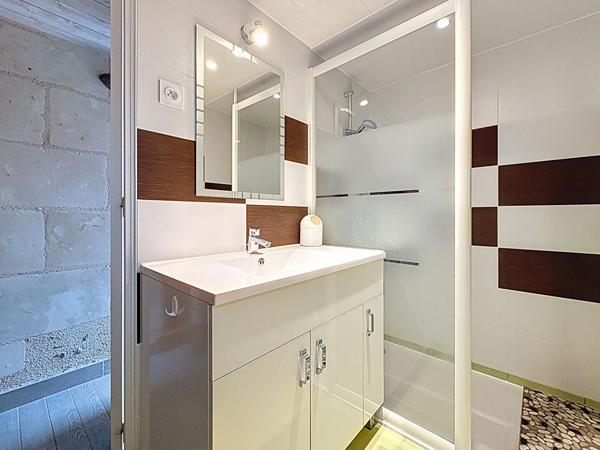 Maison à vendre à Longue Jumelles centre bourg à pied