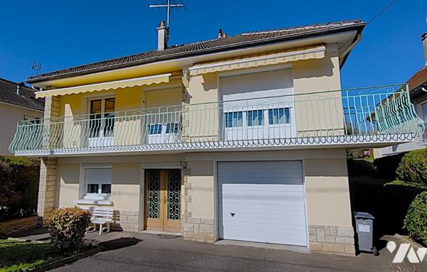 Maison de ville de 130 m² élevée sur sous-sol édifiée sur parcelle de 498 m².