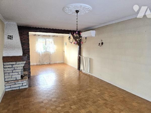 Maison de ville de 130 m² élevée sur sous-sol édifiée sur parcelle de 498 m².