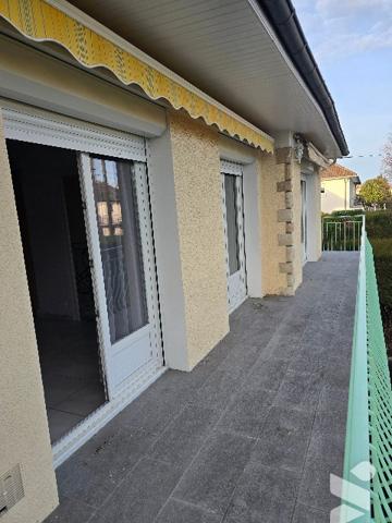 Maison de ville de 130 m² élevée sur sous-sol édifiée sur parcelle de 498 m².