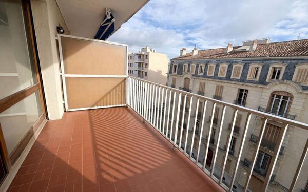 Appartement à vendre    2 pièces •  Marseille 4