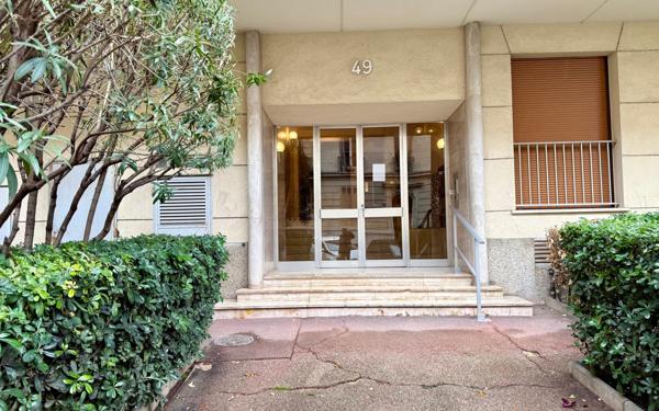 Appartement à vendre    2 pièces •  Marseille 4