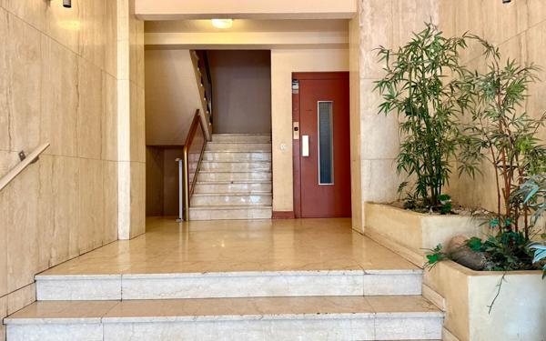 Appartement à vendre    2 pièces •  Marseille 4