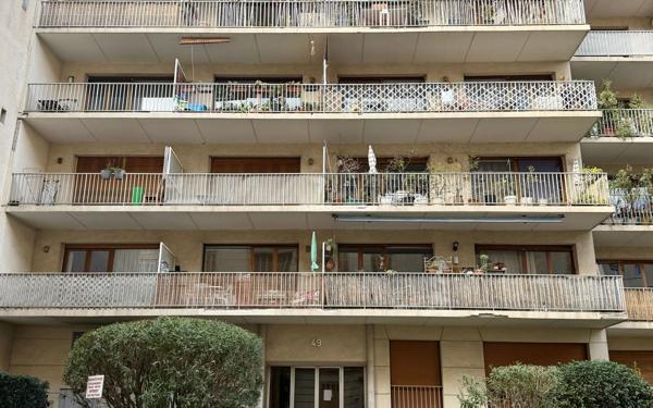 Appartement à vendre    2 pièces •  Marseille 4