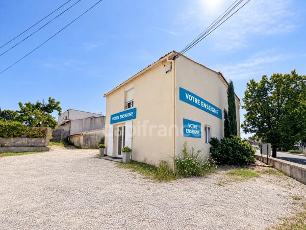 Dpt Gironde (33), à vendre LE HAILLAN Local commercial