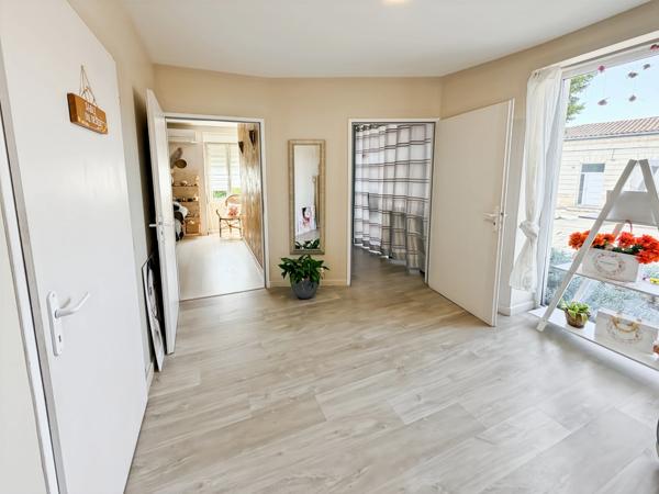 Dpt Gironde (33), à vendre LE HAILLAN Local commercial