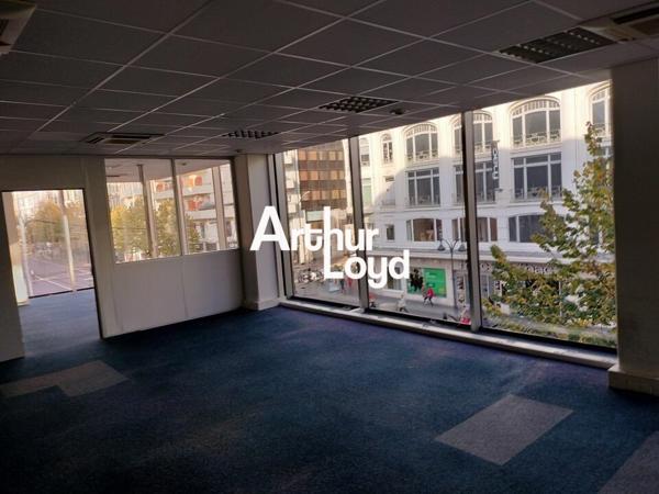 EMPLACEMENT PREMIUM SUR NICE CENTRE POUR DES BUREAUX EN DOUBLE EXPOSITION