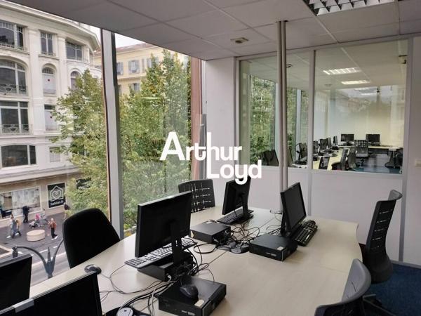 EMPLACEMENT PREMIUM SUR NICE CENTRE POUR DES BUREAUX EN DOUBLE EXPOSITION