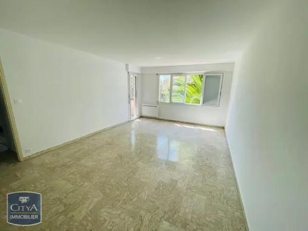 Appartement à louer 3 pièces 74.92m² Sanary-sur-Mer (83110)