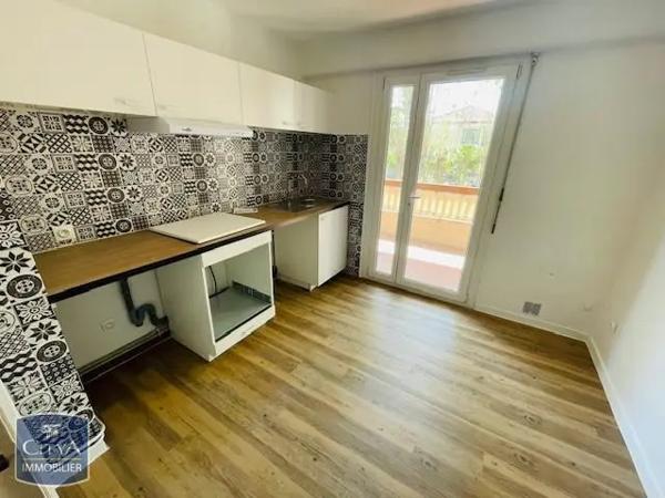 Appartement à louer 3 pièces 74.92m² Sanary-sur-Mer (83110)