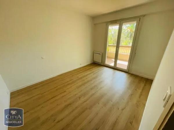 Appartement à louer 3 pièces 74.92m² Sanary-sur-Mer (83110)