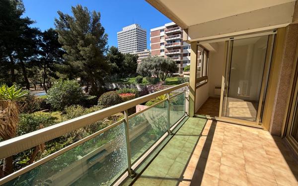Appartement à vendre    3 pièces • 93,82 m2 Marseille 6