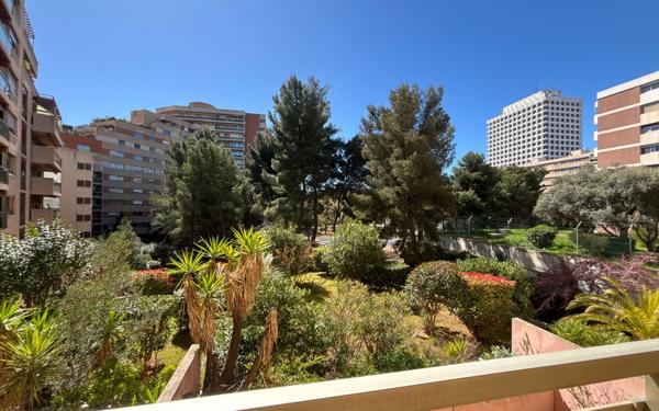 Appartement à vendre    3 pièces • 93,82 m2 Marseille 6