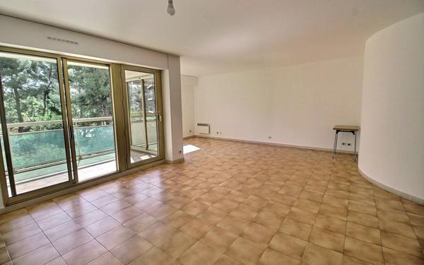 Appartement à vendre    3 pièces • 93,82 m2 Marseille 6