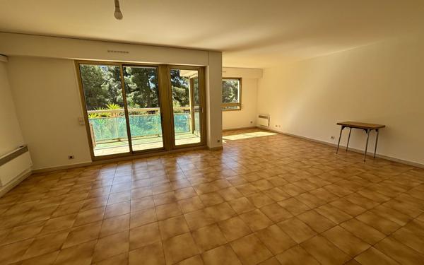 Appartement à vendre    3 pièces • 93,82 m2 Marseille 6