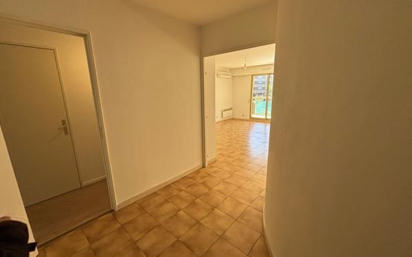 Appartement à vendre    3 pièces • 93,82 m2 Marseille 6