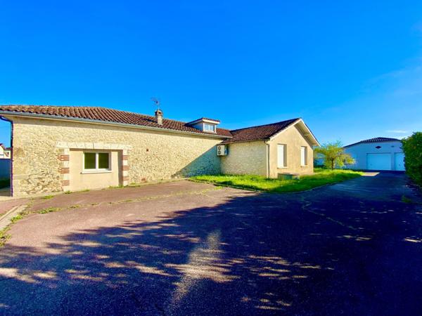 MAISON EN PIERRE,PISCINE,DOUBLE GARAGE SUR 1195 M2