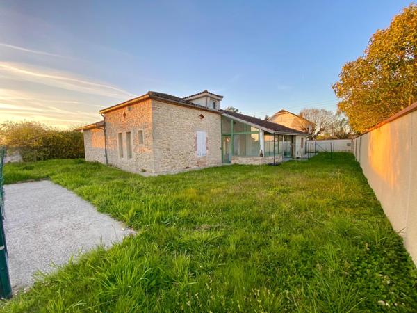 MAISON EN PIERRE,PISCINE,DOUBLE GARAGE SUR 1195 M2