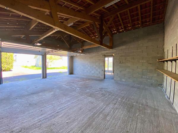 MAISON EN PIERRE,PISCINE,DOUBLE GARAGE SUR 1195 M2