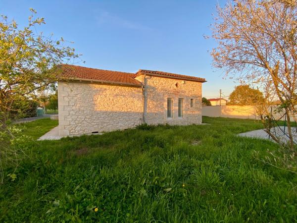 MAISON EN PIERRE,PISCINE,DOUBLE GARAGE SUR 1195 M2