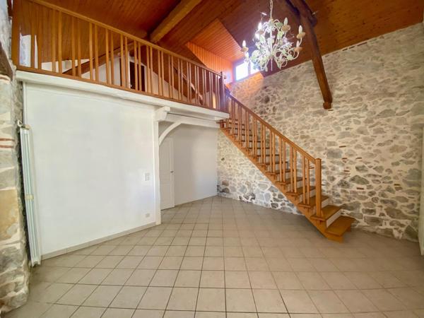MAISON EN PIERRE,PISCINE,DOUBLE GARAGE SUR 1195 M2