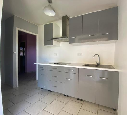 MAISON EN PIERRE,PISCINE,DOUBLE GARAGE SUR 1195 M2