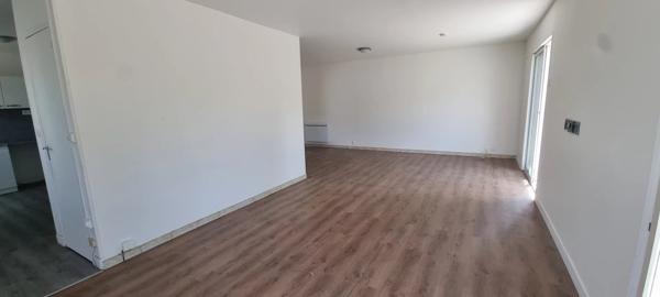 Vente                                                      Maison
                        
                     3 pièces                                         à Pont-sur-Yonne