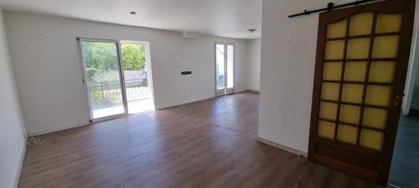 Vente                                                      Maison
                        
                     3 pièces                                         à Pont-sur-Yonne
