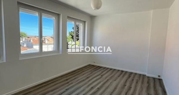 Location Studio 27.63 m² - Angoulême 16000