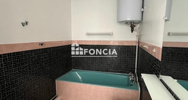 Location Studio 27.63 m² - Angoulême 16000