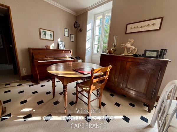 Maison à vendre 11 pièces ETRICHE (49)