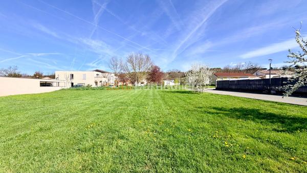 Vente
                Terrain3900 m² - MONTBETON (82290)