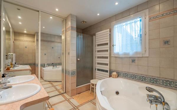 Maison à vendre    7 pièces •  Biscarrosse