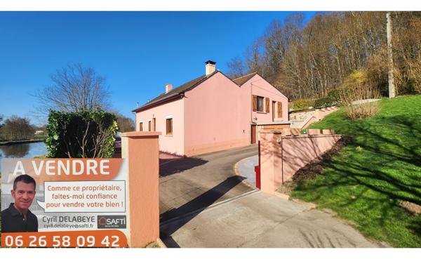 Maison T4 proche des commodités, avec le canal en façade, et un bois exploitable en arrière-plan