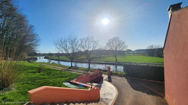 Maison T4 proche des commodités, avec le canal en façade, et un bois exploitable en arrière-plan