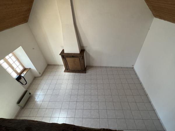 IMMEUBLE EN PIERRE AU CENTRE DE PLÉMET