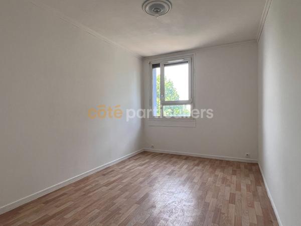 Vente
                Appartement82,41 m² - 4 Pièces -
                    SAINT JEAN DE LA RUELLE (45140)