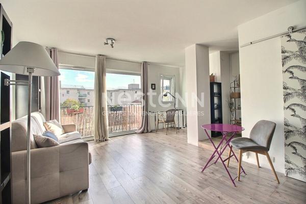 Appartement Courbevoie 1 pièce 29 m2 tout meublé - pied-à-terre - proche transport
