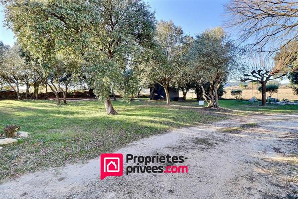 Proche Uzès, Propriété  sur terrain arboré
