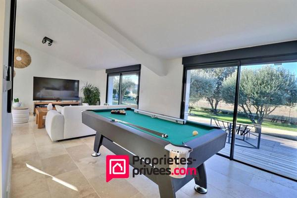 Proche Uzès, Propriété  sur terrain arboré