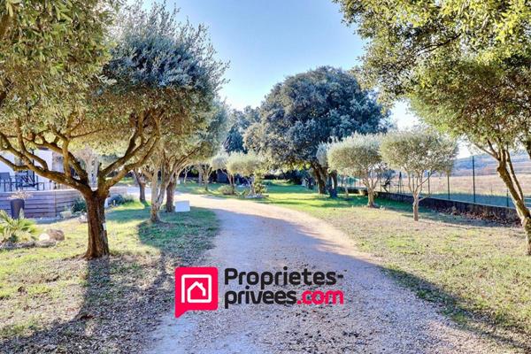 Proche Uzès, Propriété  sur terrain arboré