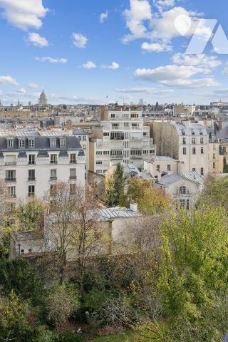 Studio plein ciel au vues sur jardins et monuments parisiens