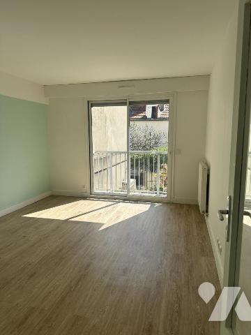 PARIS 15 - Appartement Rue Labrouste 3 pièces avec balcon + cave