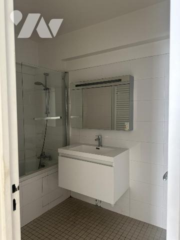 PARIS 15 - Appartement Rue Labrouste 3 pièces avec balcon + cave