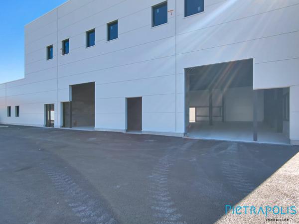 SETE: Bureaux de 134.94m² env., Quatre places de stationnement