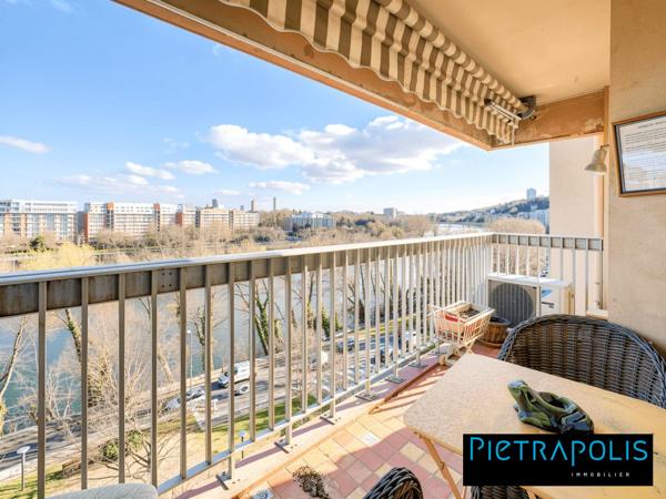 Bel Appartement T4 de 118m² lumineux avec terrasse et vue dégagée sur le Rhône avec Cave et Parking